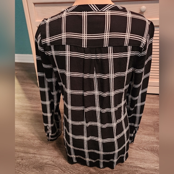 Old Navy blouse - Picture 7 of 9